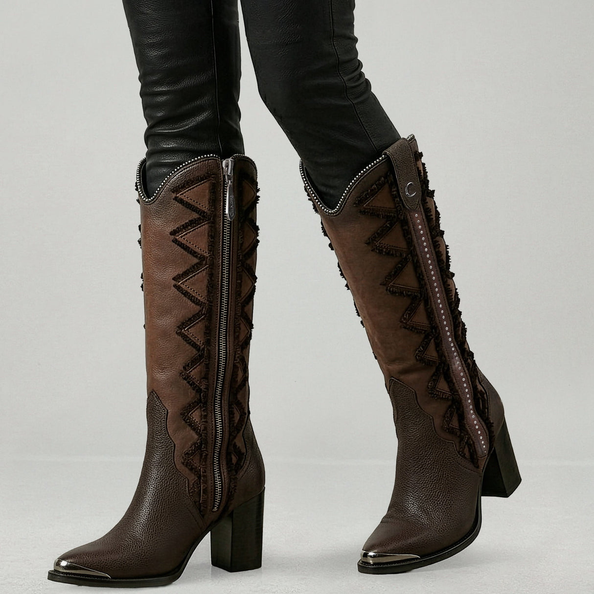 Bota Cuadra Tribal Eclipse