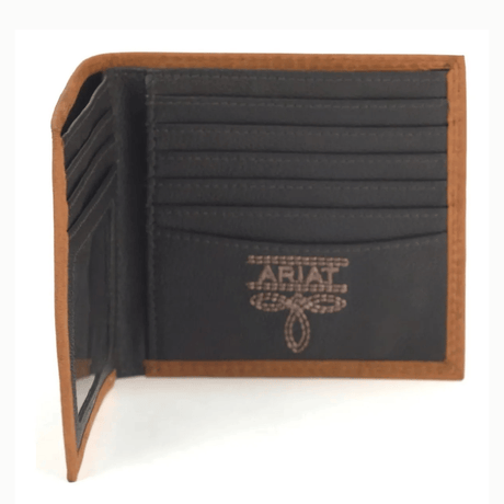 Interior con múltiples compartimentos para tarjetas.