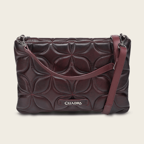 Parte trasera con logotipo metálico de Cuadra.