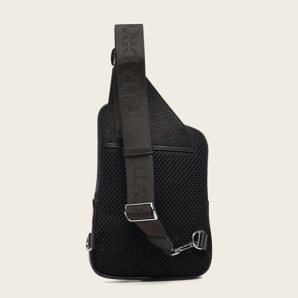 Parte posterior del bolso con acabado impecable.