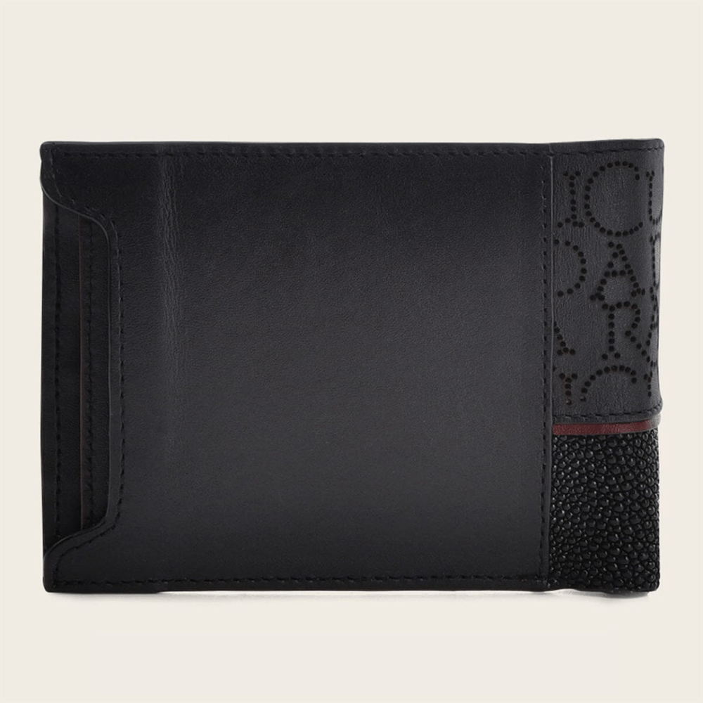 Parte posterior en piel negra con continuidad del diseño grabado.