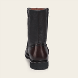 Vista trasera que muestra la altura y simetría del tubo.