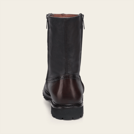 Vista trasera que muestra la altura y simetría del tubo.