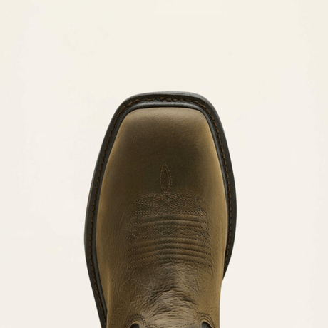 Punta de la bota en primer plano.