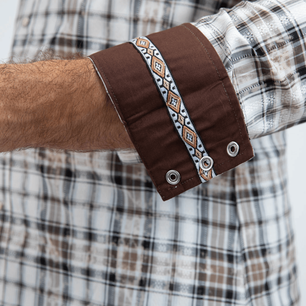 Manga doblada mostrando contraste interior.