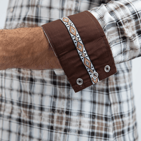 Manga doblada mostrando contraste interior.