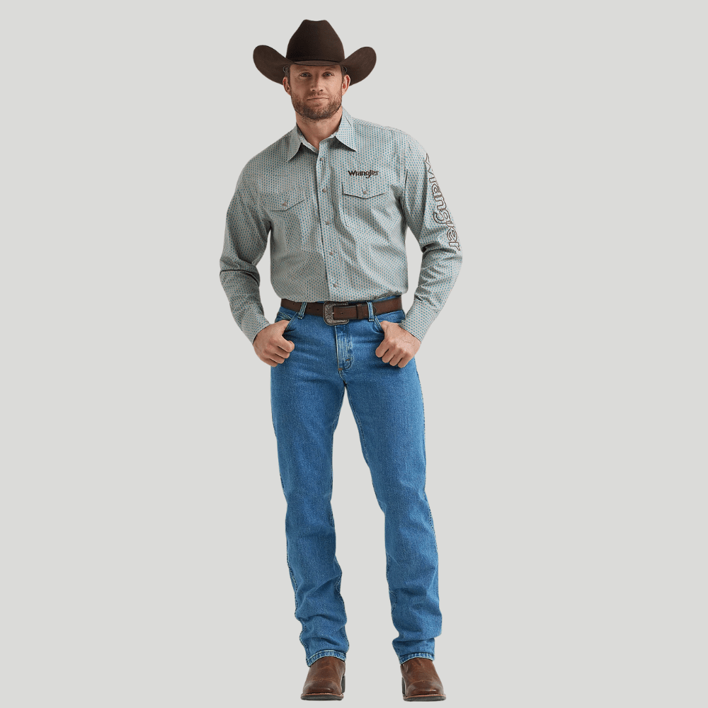 Vista completa frontal mostrando el corte clásico y el ajuste cómodo.