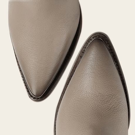 Detalle de la punta fina ligeramente alargada.