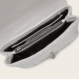 Interior del bolso con compartimentos, cierre y tarjeteros.