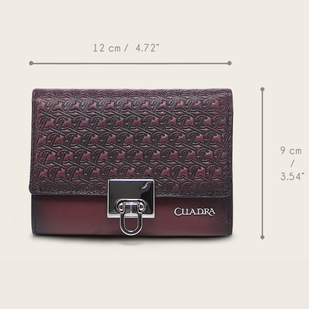 Imagen frontal con medidas, mostrando el tamaño compacto y proporciones.