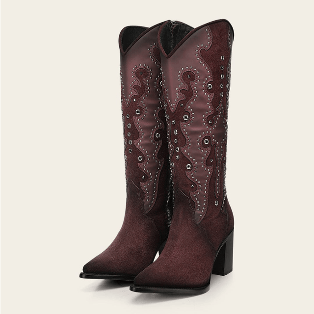 Par de botas mostrando diseño completo y proporción.