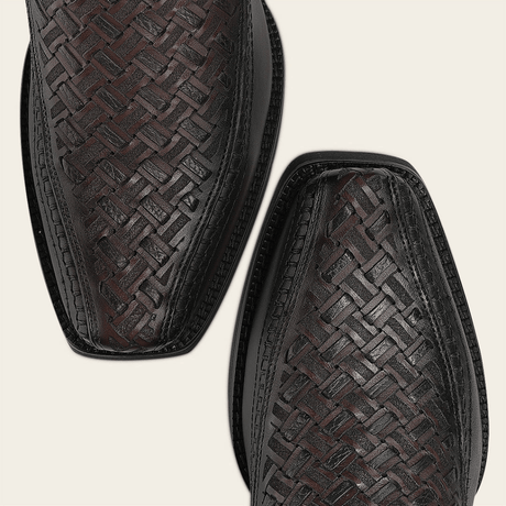 Acercamiento a la textura trenzada en la piel.