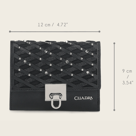 Imagen frontal con medidas, mostrando su forma rectangular y proporciones.