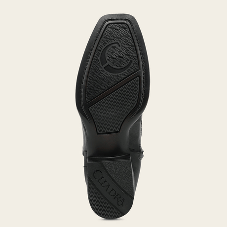 Vista inferior con diseño antiderrapante y logo.