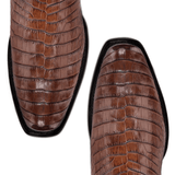 Punta y empeine en piel exótica vistos desde arriba.