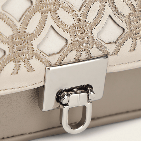 Billetera Cuadra Taupe Cowhide Embroidery