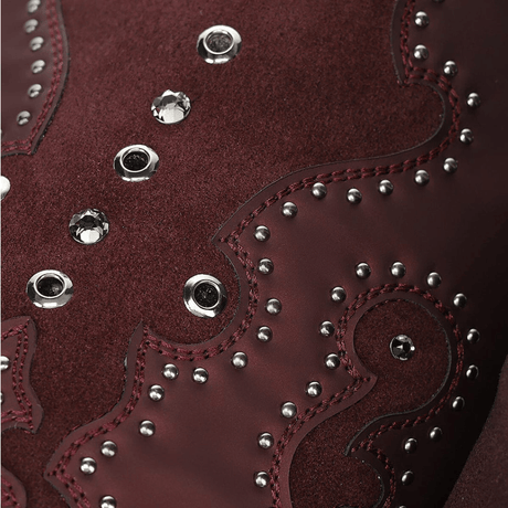 Acercamiento a estoperoles y bordado en alto relieve.