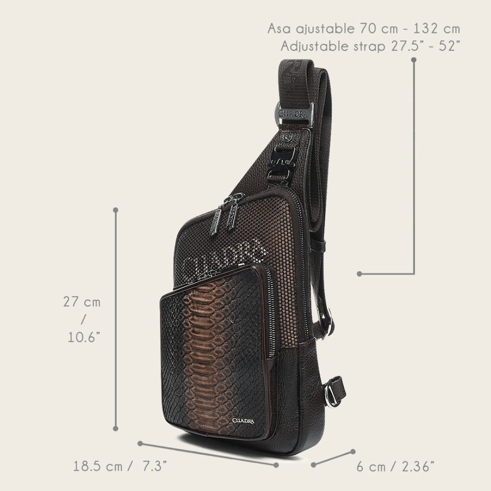 Bolso con indicación de dimensiones, mostrando altura, ancho y profundidad.