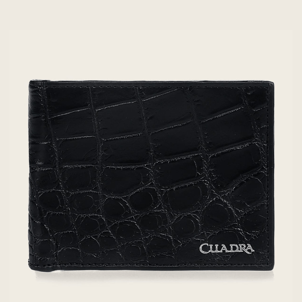 Cartera negra con piel exótica y logotipo “Cuadra” en la esquina inferior.