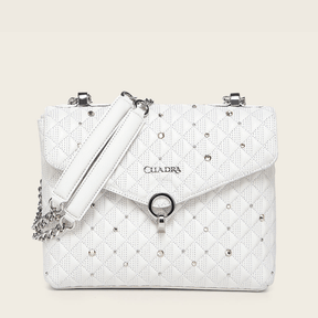 Vista frontal con capitonado y aplicaciones brillantes.