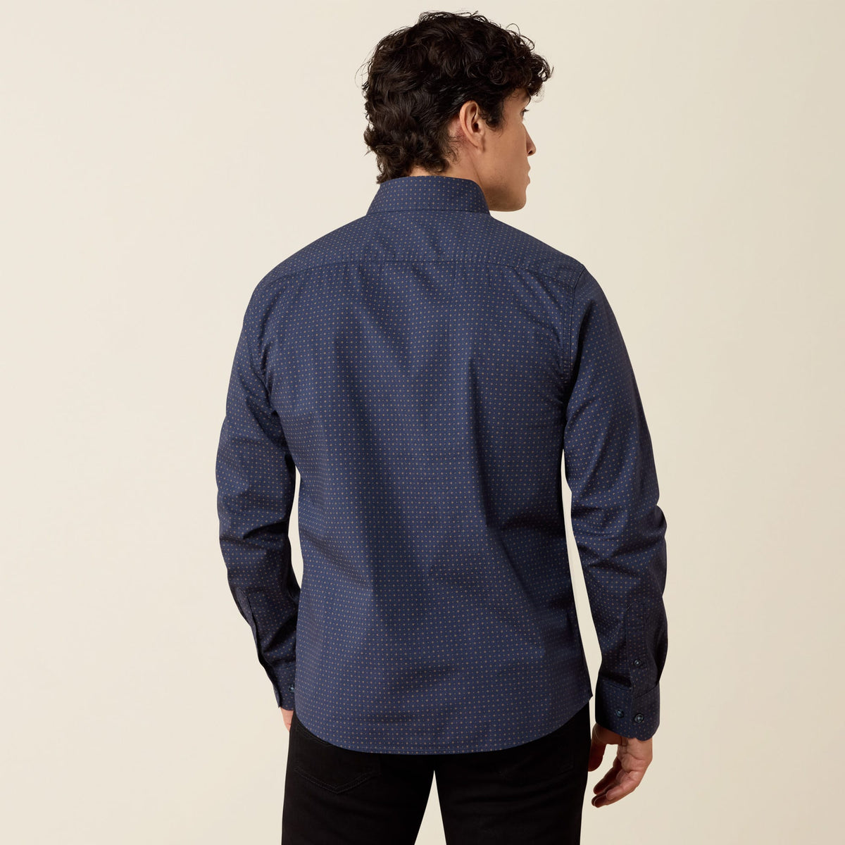 Camisa vaquera Ariat Maxx Modern azul para hombre – vista de espalda