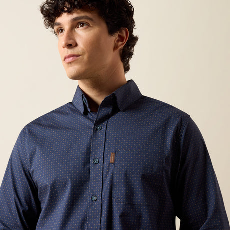 Camisa vaquera Ariat Maxx Modern azul para hombre – detalle