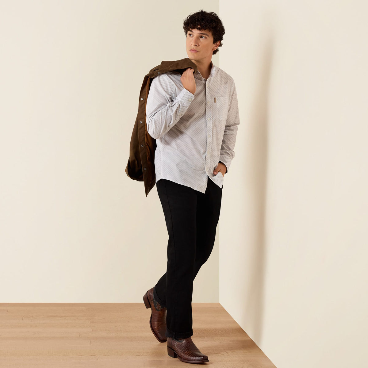 Camisa vaquera Ariat Mackenzie Modern gris para hombre – cuerpo completo
