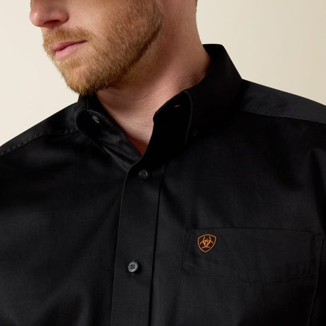 Camisa vaquera Ariat Solid Twill Classic negra para hombre – detalle