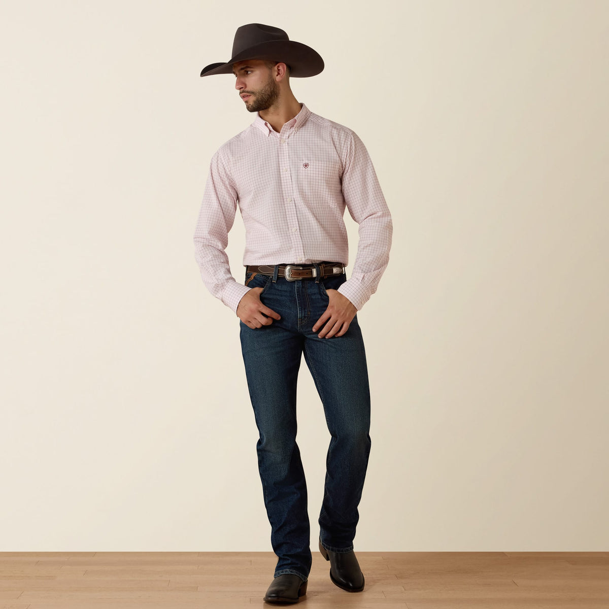 Camisa vaquera Ariat Wenzel rosa para hombre – cuerpo completo