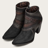 un par de botines cuadra
